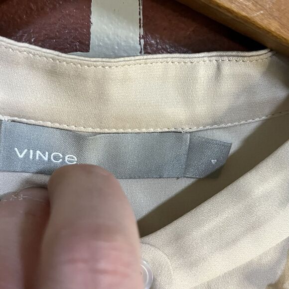 Vince Cream Classic Silk Button Up Collarless Blouse Long Sleeve Size 4 READ - Picture 3 of 8